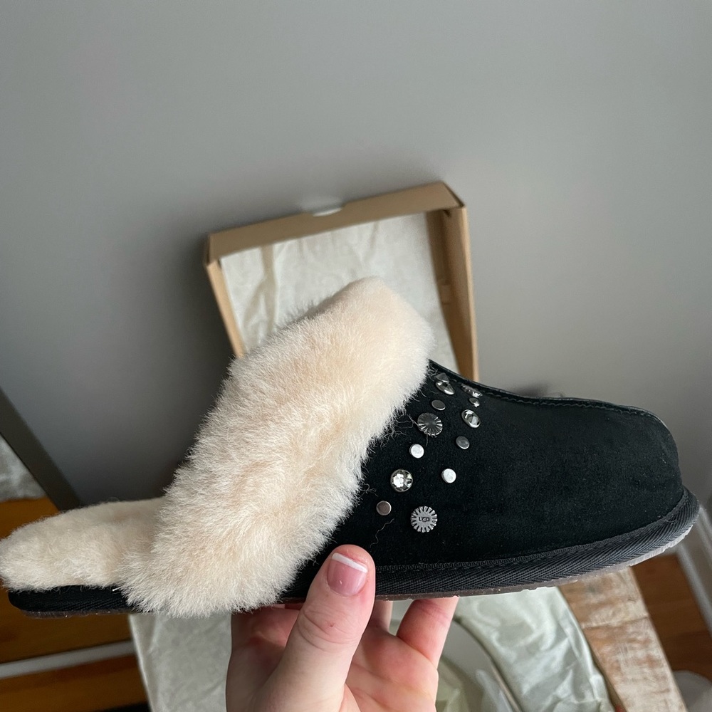 BRAND NEW UGG SLIPPERS